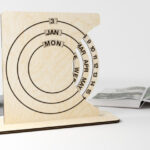 Calendario Perpetuo Personalizado para Corte Láser - Plantilla Creativa para Decoración