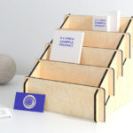 Exhibidor de mostrador minorista cortado a láser para arte y decoración personalizada