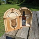 Cajón de vino y copas SVG - Diseño retro para corte láser - Descarga instantánea PDF y SVG