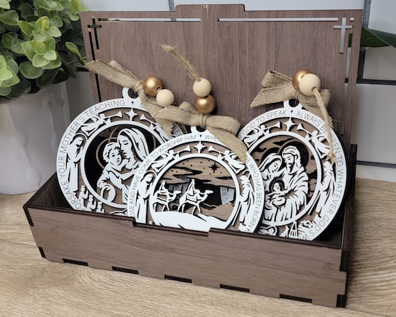 il_570xN.5387138809_2pg5.jpg Adornos de navidad Esferas Personalizados para Árbol - 8 Diseños Únicos para Glowforge y Lightburn - Imagen 1