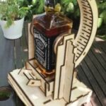 Soporte Giratorio para Whisky y Cigarros - Arte Digital Cortado con Láser para Glowforge