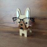 Porta entidades láser personalizado: perrito con gafas para decoración de escritorio y mesa - formato DXF, CDR, AI, PDF