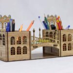 Soporte de Plumas Retro - Organizador de Escritorio Vintage para Corte Láser en Archivos DXF, SVG, AI, PDF