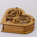 Caja de madera en forma de corazón con mariposa para corte láser - Archivos DXF y CNC Multicapa