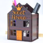 Portaplumas en forma de casa cortado a láser - Archivos digitales para Glowforge y CNC, formatos DXF, SVG, AI, PDF