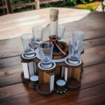 Dispensador de 6 Vasos con Botella para Corte Láser - Almacenamiento de Vidrio Personalizado