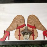 Abridor de botella SVG sexy de mujer voluptuosa con piernas - Archivo digital para corte láser