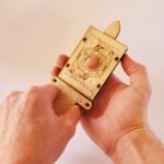 Caja de cartas misteriosa - SVG DXF para truco de magia con espada atravesando el dedo - Imagen 2