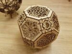 Lámpara de madera dodecaédrica con patrones árabes - Diseño geométrico para corte láser