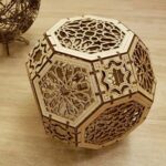 Lámpara de madera dodecaédrica con patrones árabes - Diseño geométrico para corte láser