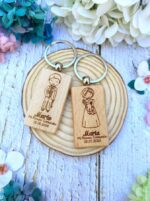 Centro de Mesa Angel de Mi Guarda en Madera con Silueta de Luna y Estrellas - 15x15 cm - Imagen 3