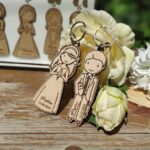 Centro de Mesa Angel de Mi Guarda en Madera con Silueta de Luna y Estrellas - 15x15 cm - Imagen 6