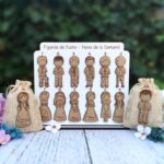 Centro de Mesa Angel de Mi Guarda en Madera con Silueta de Luna y Estrellas - 15x15 cm - Imagen 2