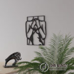 cuadro decorativo de chica su figura habla de juego, entrega y poder invertido.