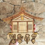 Porta llaveros de madera Kimetsu no Yaiba 25x20cm con corte láser – Incluye 4 llaveros únicos