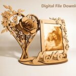 Marco de fotos floral en forma de corazón SVG para corte láser en madera - Descarga digital regalo mamá