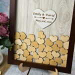 Marco de firmas de madera para boda - Libro de firmas alternativo con corazones - Imagen 6